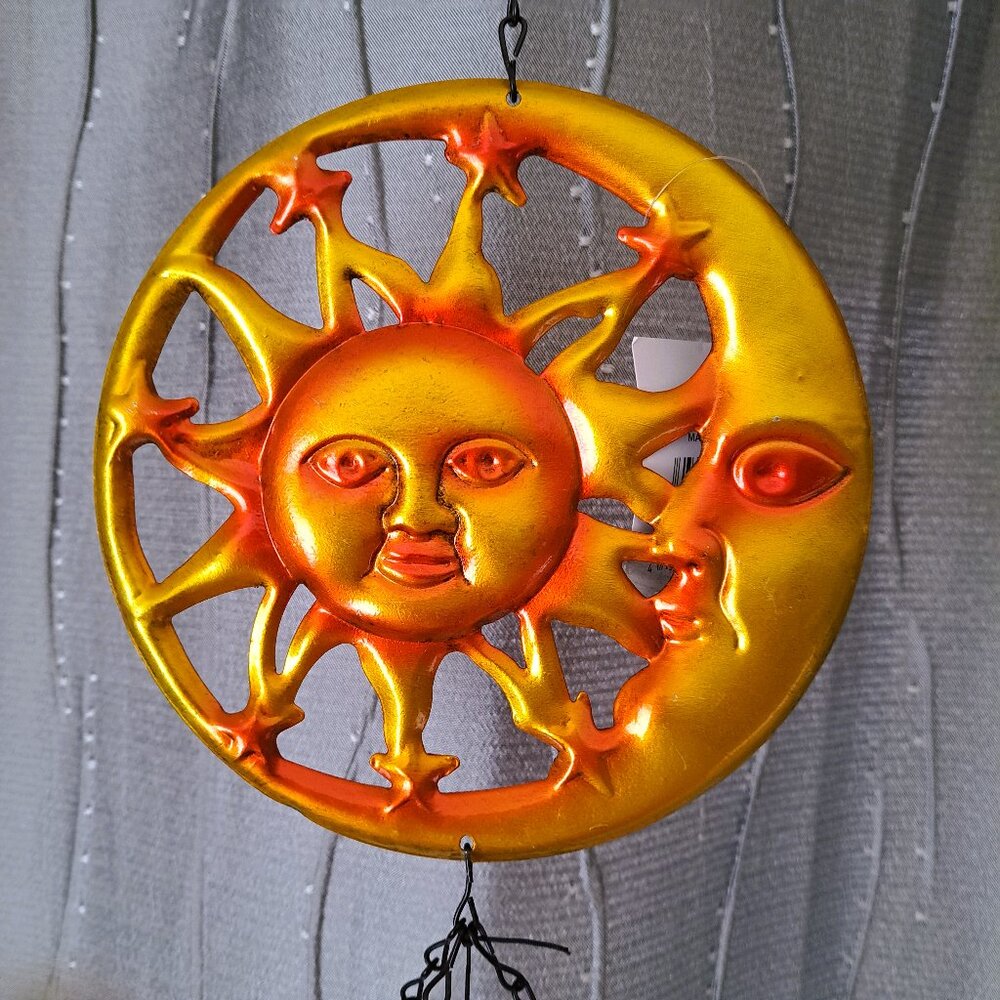 ✨ BUNDLE ✨ Set of 3 Whimsical Metal Wind Chimes - Sun/Moon, Butterfly & Peacock - Picture 3 of 7